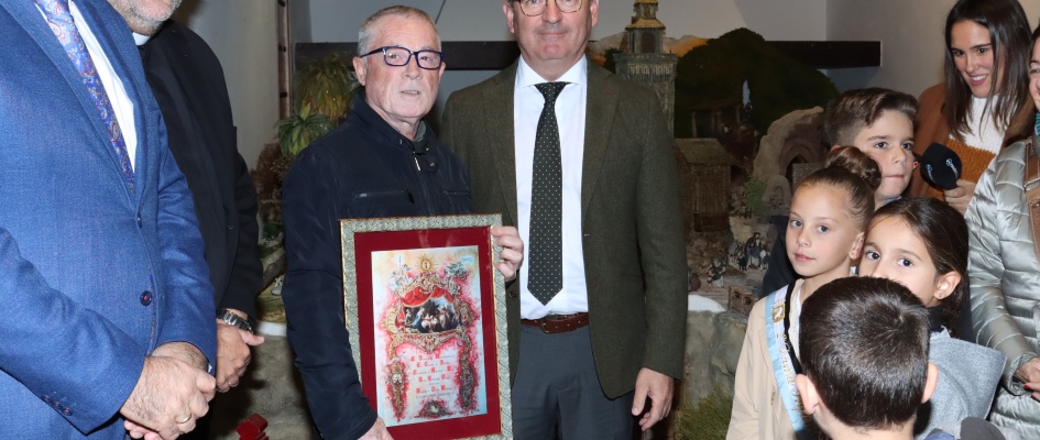 alcalde y maestro belenista